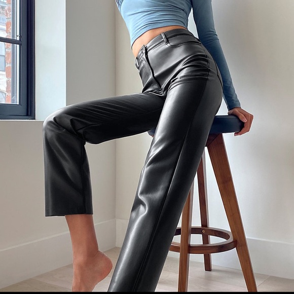 Aritzia Pants - ❤️Host Pick❤️ Nwot Aritzia melina pants